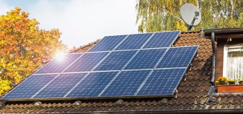 Quelle est la différence entre un panneau solaire thermique et photovoltaïque ?
